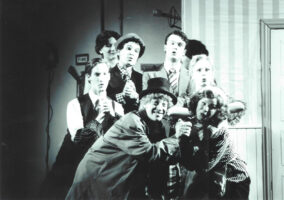 Die Marx Brothers - Ruhe am Set! · Konzerthaus Klagenfurt, 2000 · mit Markus Schöttl, Kerstin Ibald, Sam Madwar, Andreas Sauerzapf, Iris Lang und Eva Seidel · Photo by Günter Jagoutz