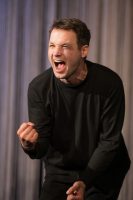 Shakespeares sämtliche Werke - leicht gekürzt · Kammerlichtspiele Klagenfurt, 2019 · Michael Kristof-Kranzelbinder · Photo by Stefan Reichmann