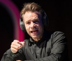Shakespeares sämtliche Werke - leicht gekürzt · Kammerlichtspiele Klagenfurt, 2019 · Photo by Stefan Reichmann