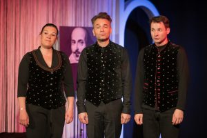Shakespeares sämtliche Werke - leicht gekürzt · Kammerlichtspiele Klagenfurt, 2019 · mit Katharina Hartmann und Michael Kristof-Kranzelbinder · Photo by Stefan Reichmann