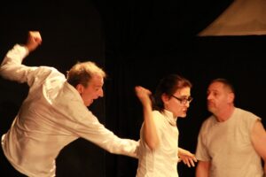 Der Gott des Gemetzels · ArteFaktum, 2024 · Peter Waelter, Katharina Hauer und Gernot Maxa · Photo by ArteFaktum